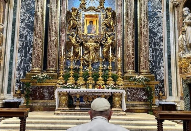 O Papa Francisco recebe alta do Gemelli e visita a Basílica de Santa Maria Maior